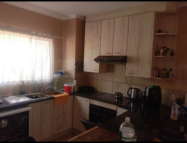 2 BEDROOM TOWNHOUSE FOR SALE IN FLORIDA GLEN